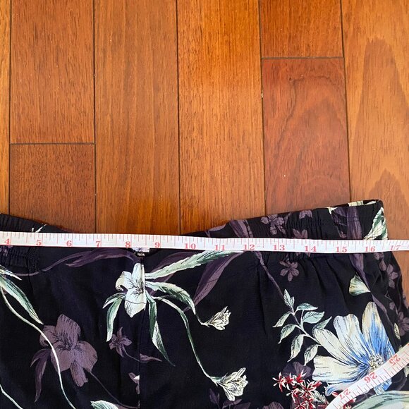 Lightweight Black Floral Cropped Pants / Culottes - Picture 3 of 5